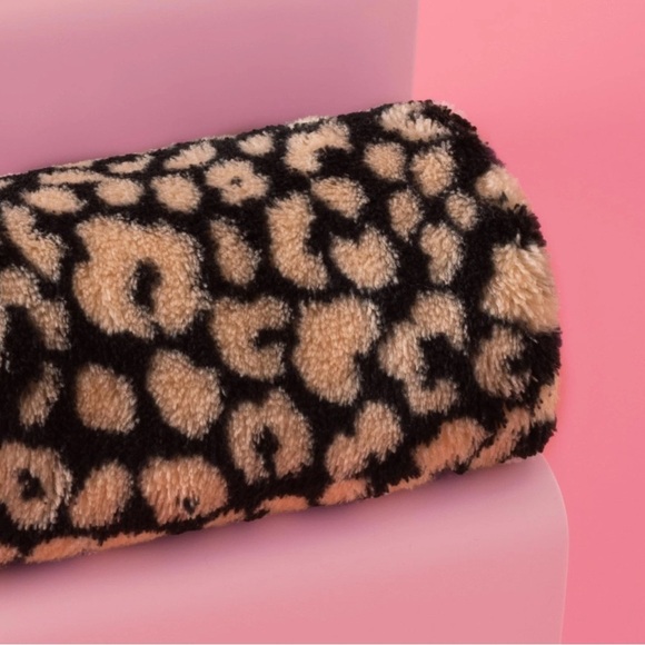 Danielle Creations Reusable Makeup Removing Cloths 2-Pack Black & Animal Print - Picture 3 of 6